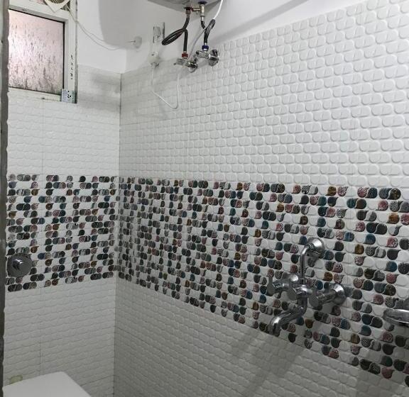 Chambre Deluxe, Abinash