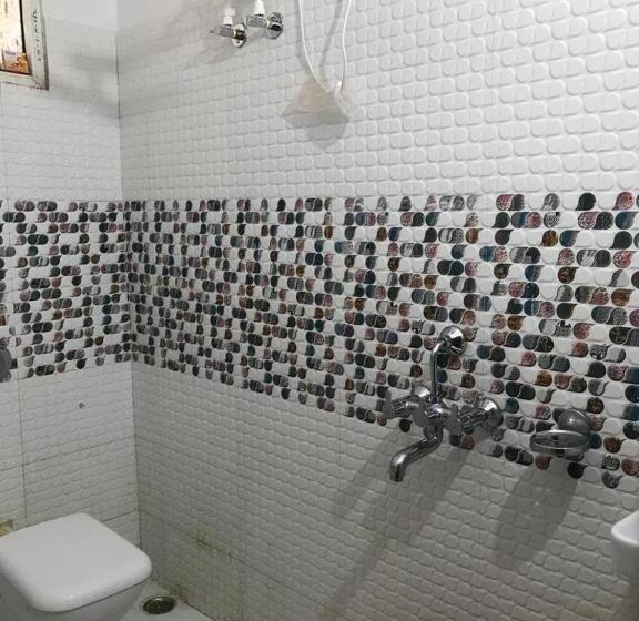 Chambre Deluxe, Abinash