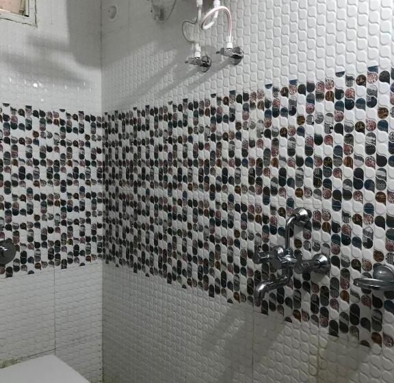 Suite Executive, Abinash