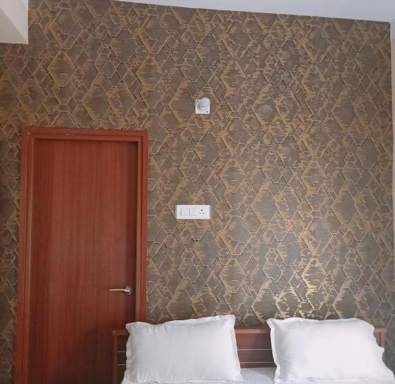 Chambre Deluxe, Abinash