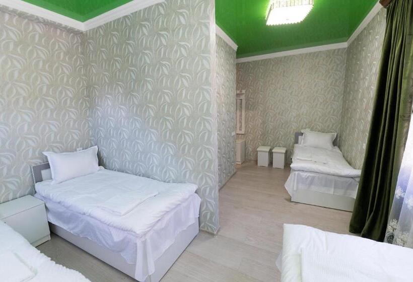 四人标准间, Rafting House