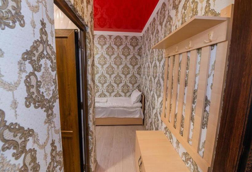 四人标准间, Rafting House