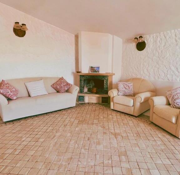 غرفة قياسية ثلاثية, Castellabatecoast