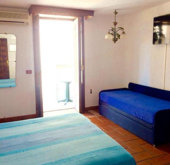 غرفة قياسية رباعية, Castellabatecoast