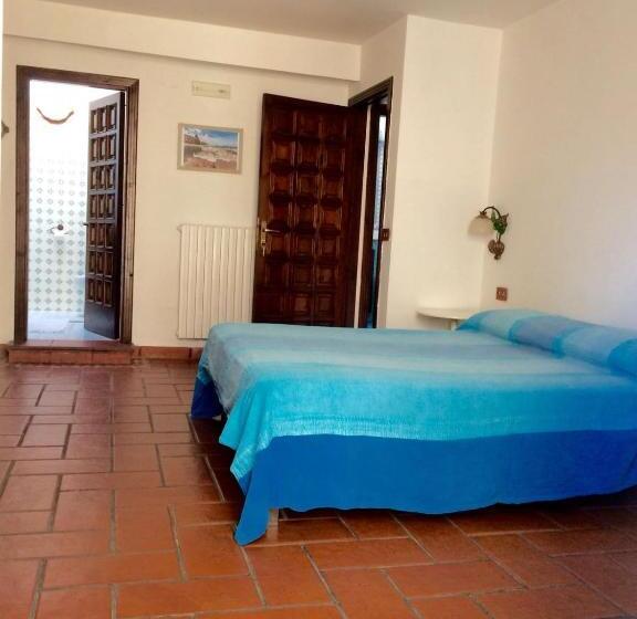 غرفة قياسية رباعية, Castellabatecoast