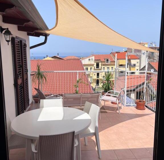 غرفة بريميوم رباعية, Castellabatecoast