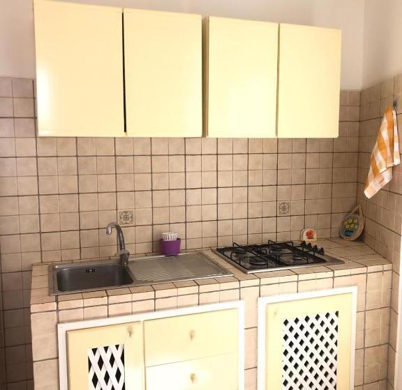 شقة غرفتين, Castellabatecoast