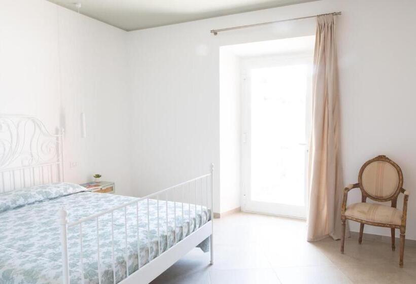 اتاق استاندارد اینتریور, Fonte D Olio Conero Relais
