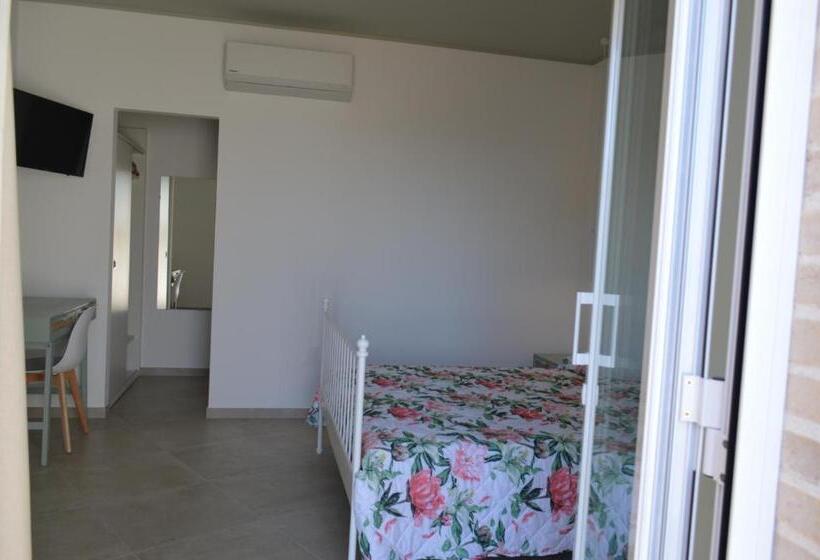 اتاق استاندارد اینتریور, Fonte D Olio Conero Relais