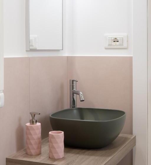 اتاق استاندارد اینتریور, Fonte D Olio Conero Relais