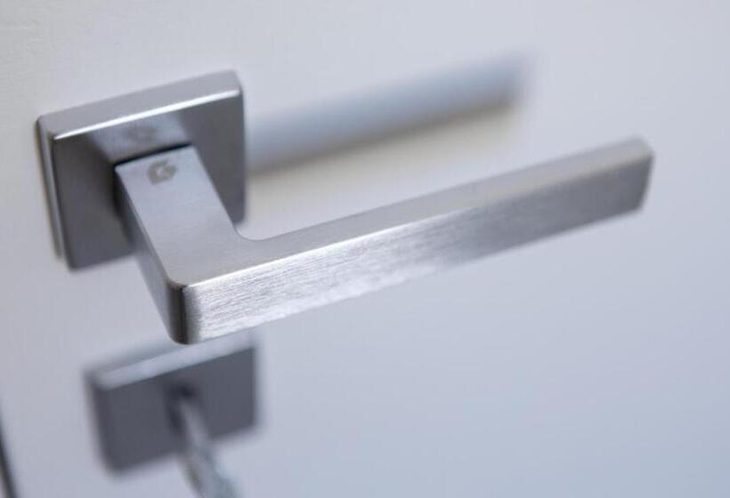 سوییت خانوادگی, Fonte D Olio Conero Relais