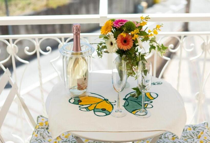 سوییت خانوادگی, Fonte D Olio Conero Relais