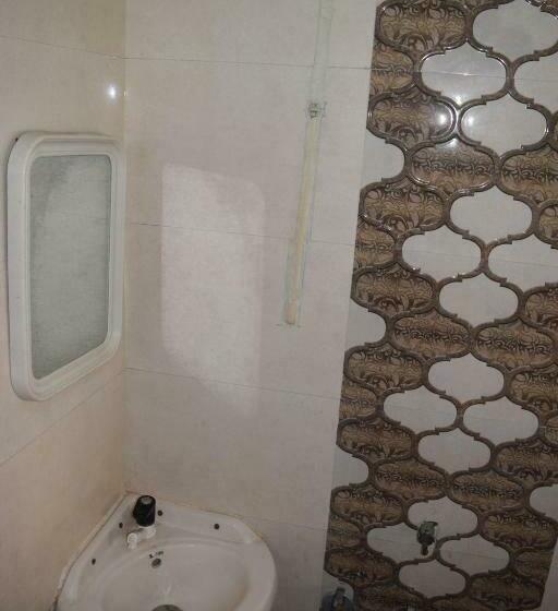 חדר אקונומי, Gokarn Lodging