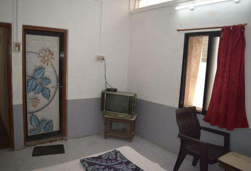 חדר אקונומי, Gokarn Lodging