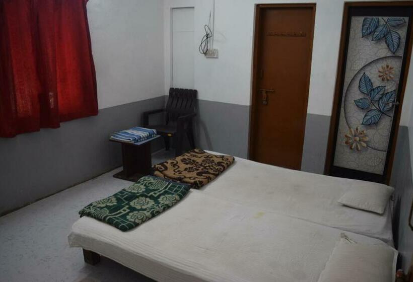 חדר אקונומי, Gokarn Lodging