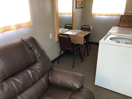 Студия Deluxe, Town N  Country Motel, 1 Block To Bar, Cafe, Gas