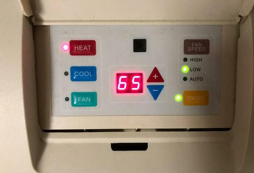 Студия Deluxe, Town N  Country Motel, 1 Block To Bar, Cafe, Gas