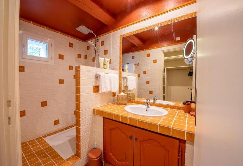 デラックスルーム, Lou Cagnard