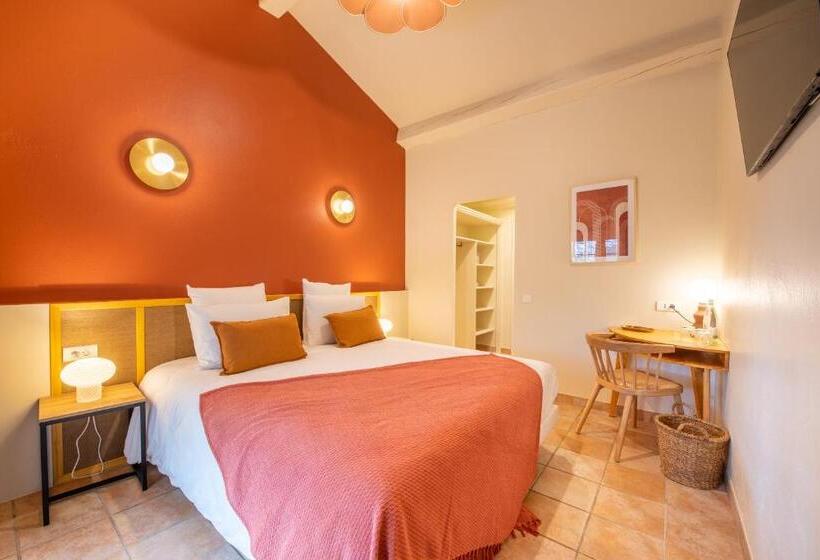 デラックスルーム, Lou Cagnard