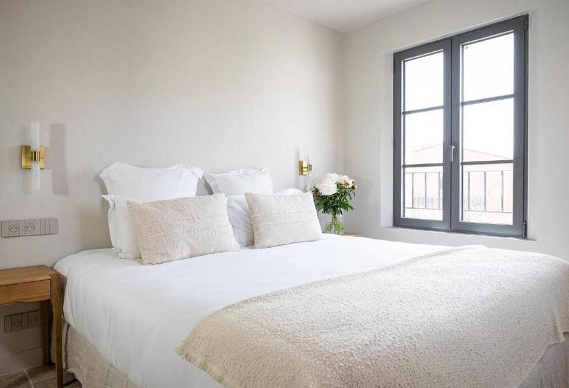 ジュニアスイート, Lou Cagnard