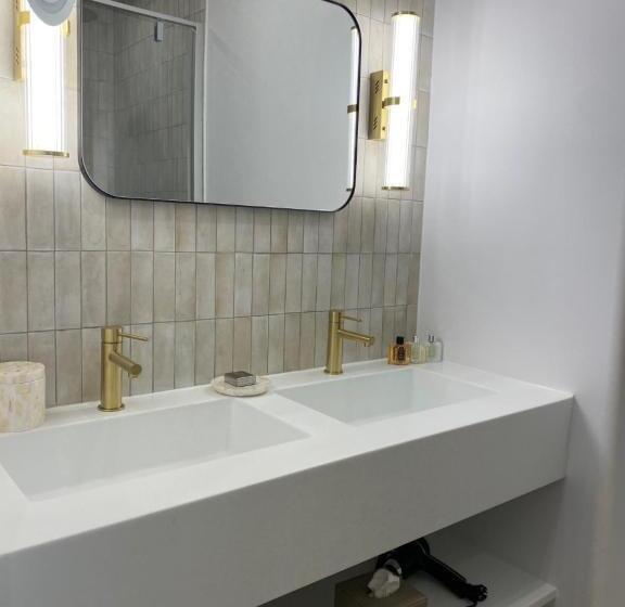 キングサイズベッドのスタンダードルーム, Lou Cagnard