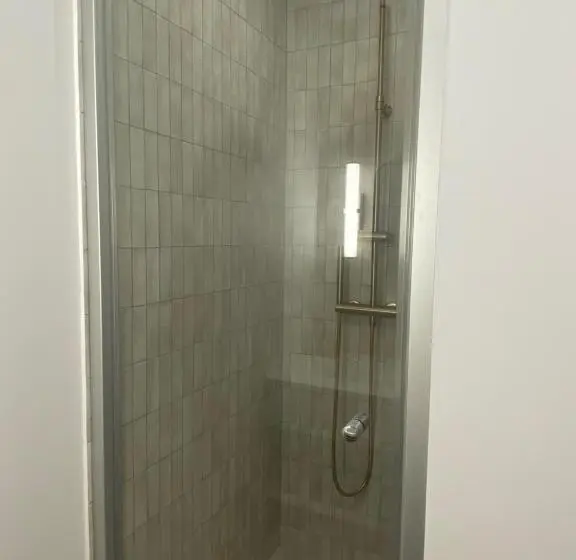 キングサイズベッドのスタンダードルーム, Lou Cagnard