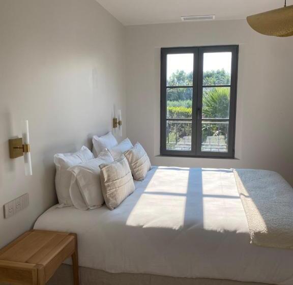 キングサイズベッドのスタンダードルーム, Lou Cagnard