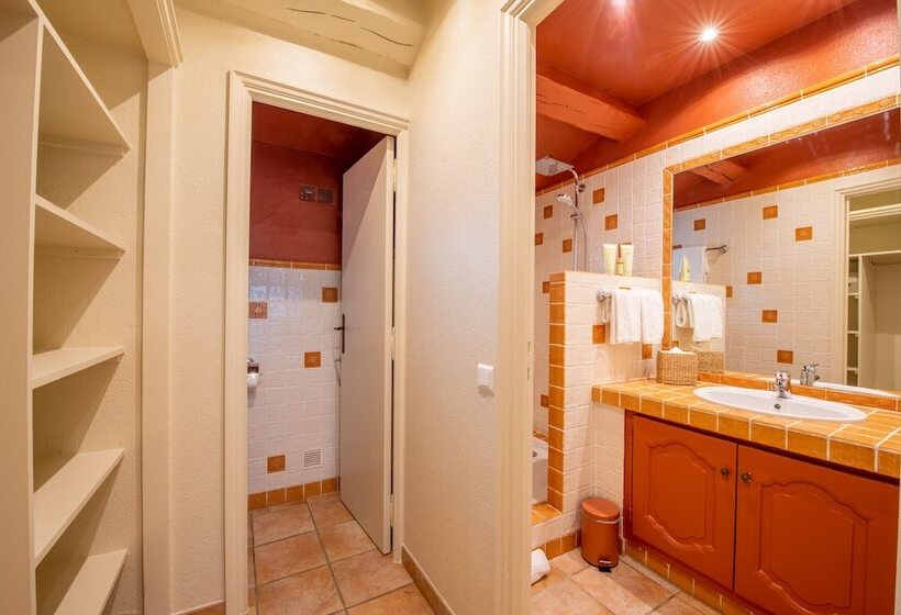 デラックスルーム, Lou Cagnard