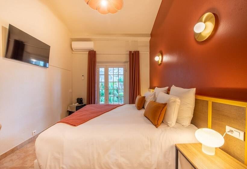 デラックスルーム, Lou Cagnard