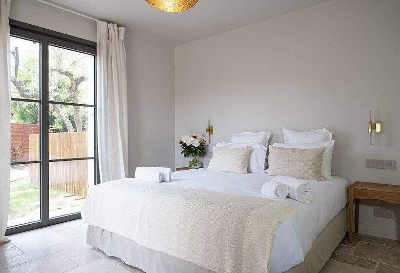 スタンダードルーム, Lou Cagnard