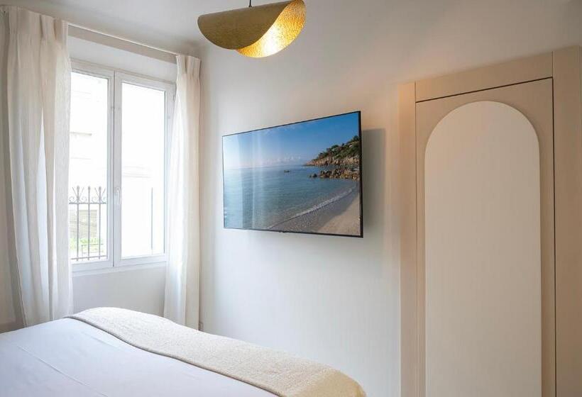 デラックスルーム, Lou Cagnard