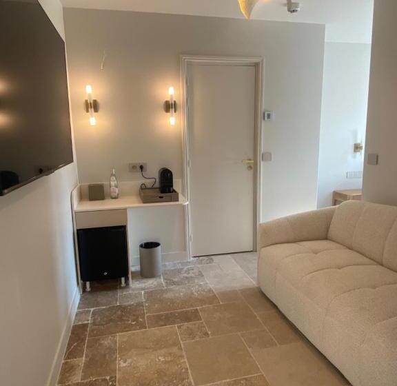 ジュニアスイート, Lou Cagnard