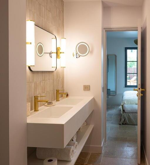 キングサイズベッドのスタンダードルーム, Lou Cagnard