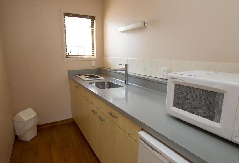 Студия Стандарт, Aspen Manor Motel