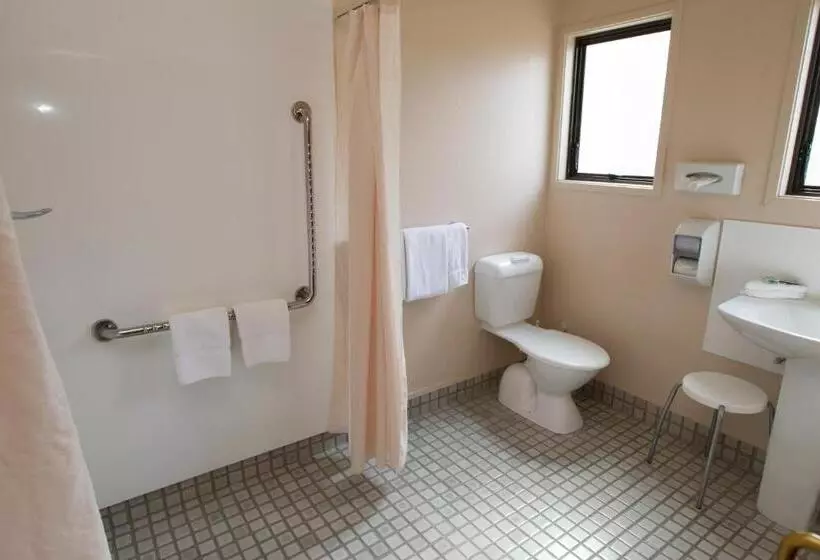 استودیوی استاندارد, Aspen Manor Motel