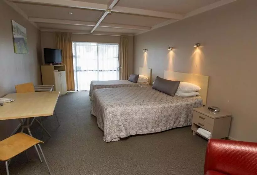 استودیوی استاندارد, Aspen Manor Motel