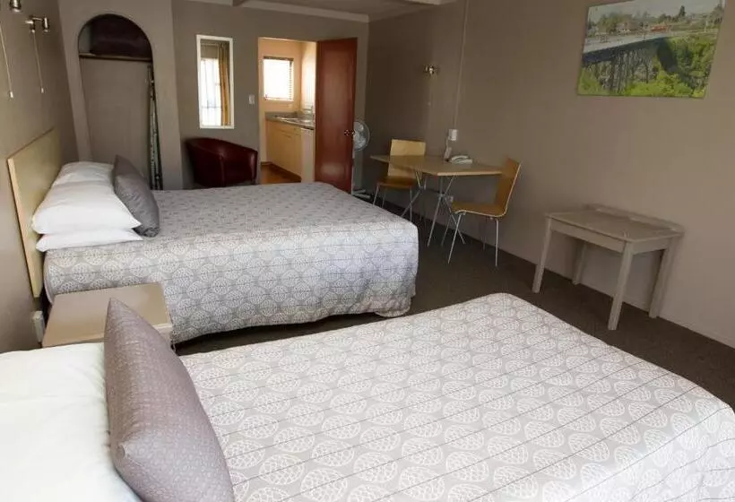 استودیوی استاندارد, Aspen Manor Motel