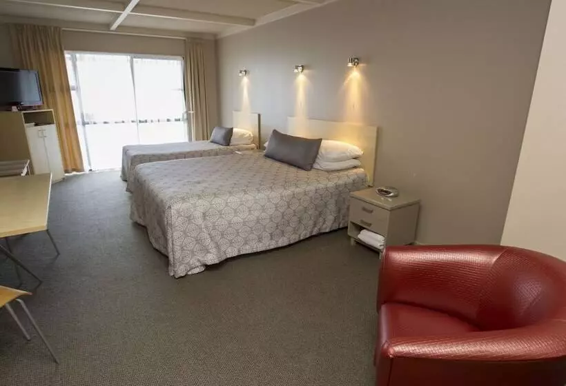 استودیوی استاندارد, Aspen Manor Motel