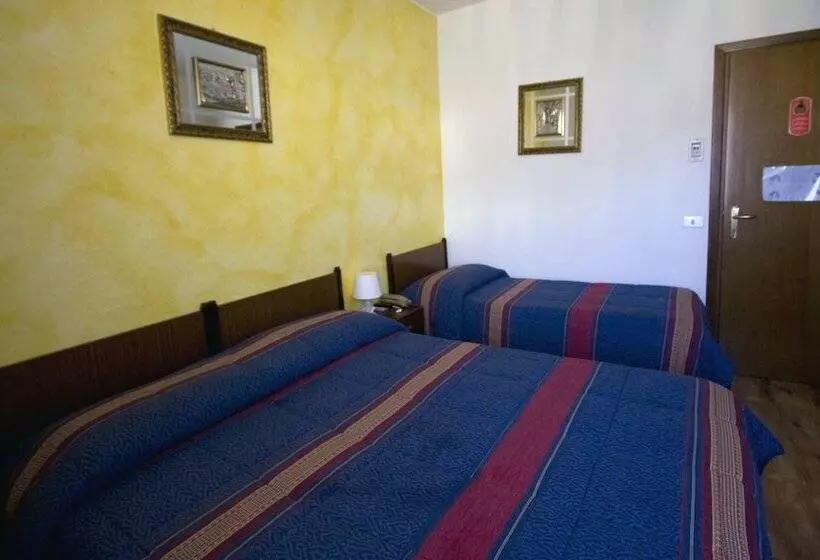 Standard Kolmen Hengen Huone, B&b Edelweiss