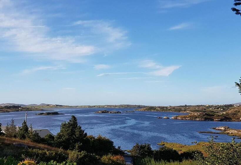 غرفة قياسية مطلّة علي البحر, Caisleain Oir