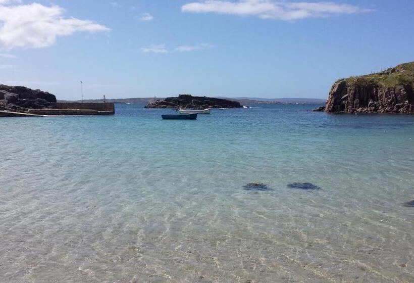 غرفة قياسية مطلّة علي البحر, Caisleain Oir