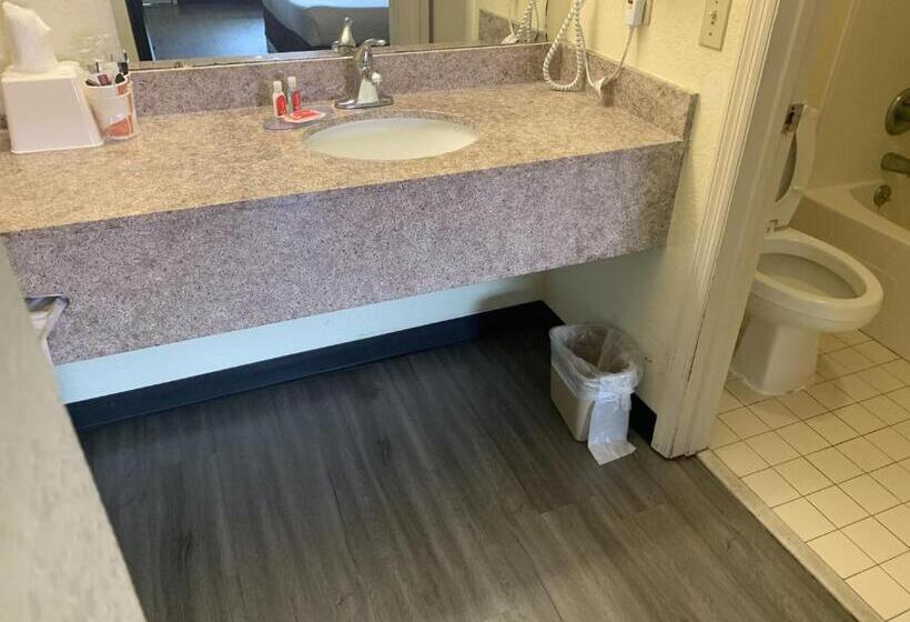 اتاق استاندارد با تخت بزرگ, Econo Lodge