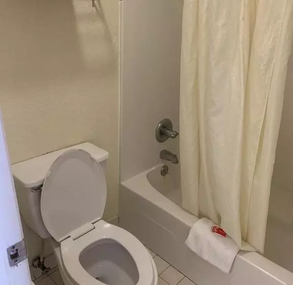 キングサイズベッドのスタンダードルーム, Econo Lodge