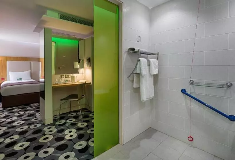 身障者適用キングサイズベッドルーム, Holiday Inn Sittingbourne, An Ihg