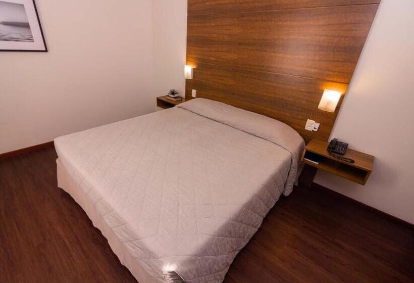 デラックスルーム, Kennedy