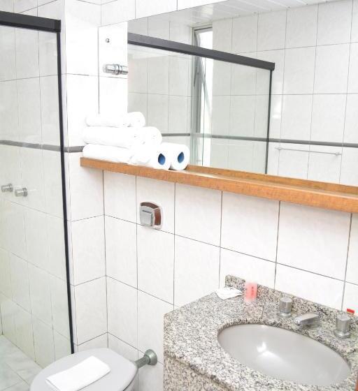 デラックスルーム, Kennedy