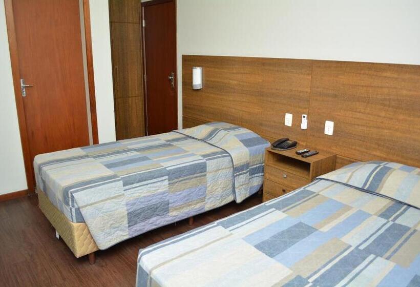 デラックスルーム, Kennedy