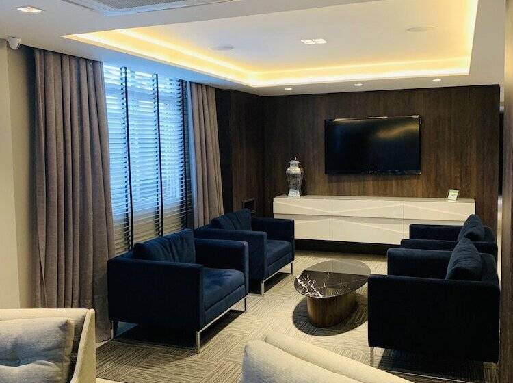 デラックスルーム, Kennedy