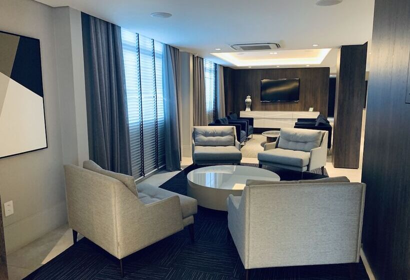 デラックスルーム, Kennedy