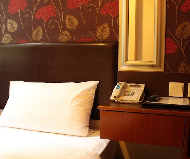 اتاق استاندارد یک نفره, Lander Hotel Prince Edward